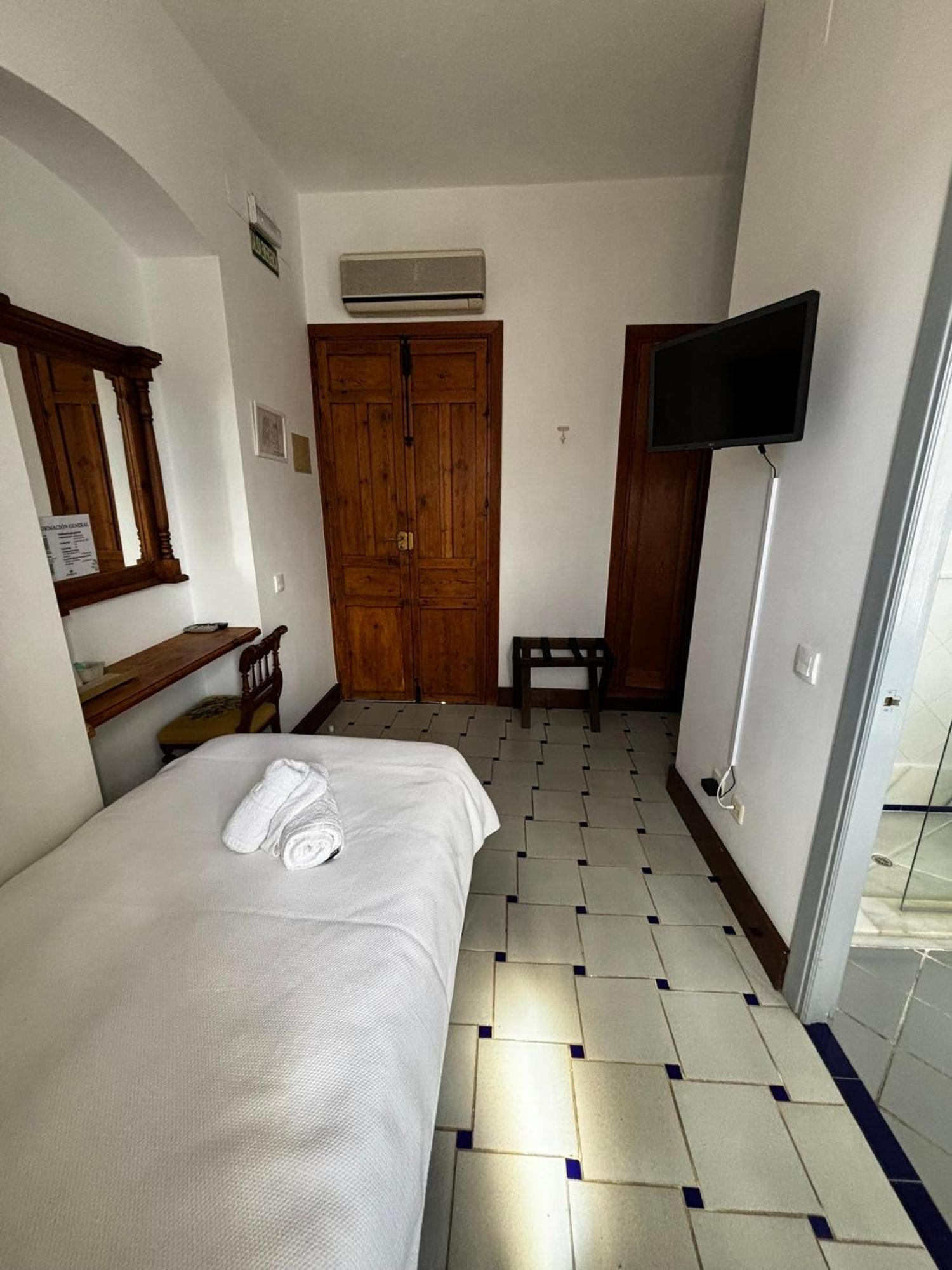 Hotel Entreolivos エル・ペドロソ エクステリア 写真
